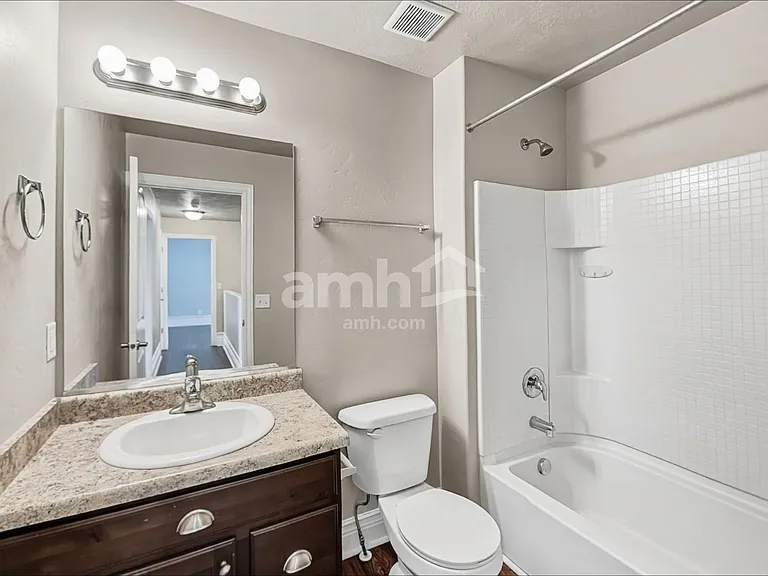 228 W Cedar Grove Ln — Photo 17