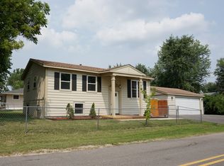 6 Golfview Ct, Round Lake Beach, IL 60073
