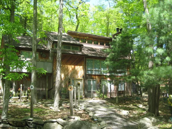 132 Reston Dr, East Stroudsburg, PA 18301