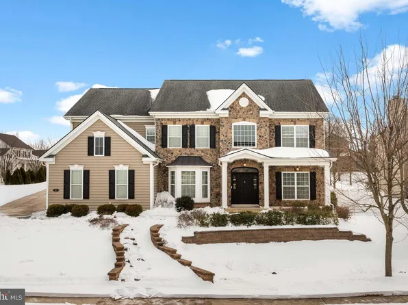 2 Camellia Ct, Trevose, PA 19053