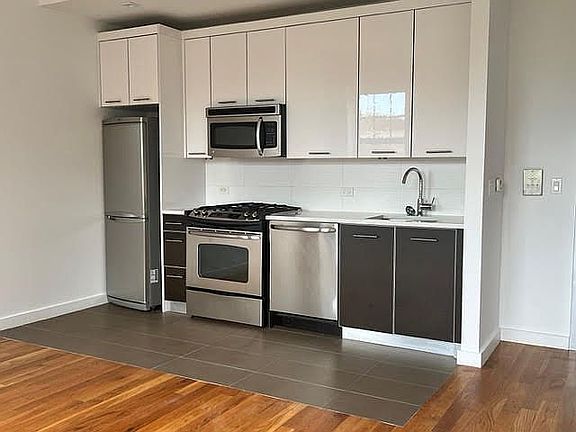 3rd image of 123 Parkside Ave #2B