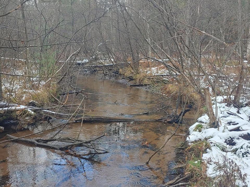 2nd image of 92 E River Rd