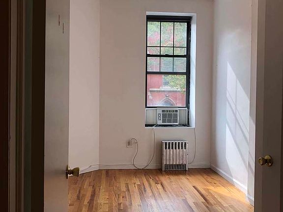 4th image of 985 Bedford Ave #2F