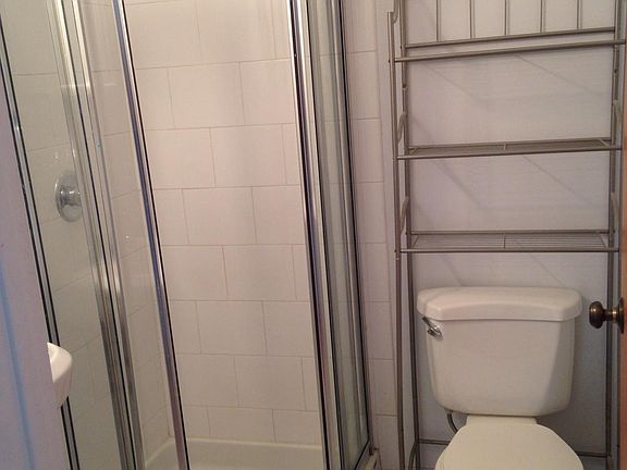 3rd image of 2205 N Lincoln Ave #2N
