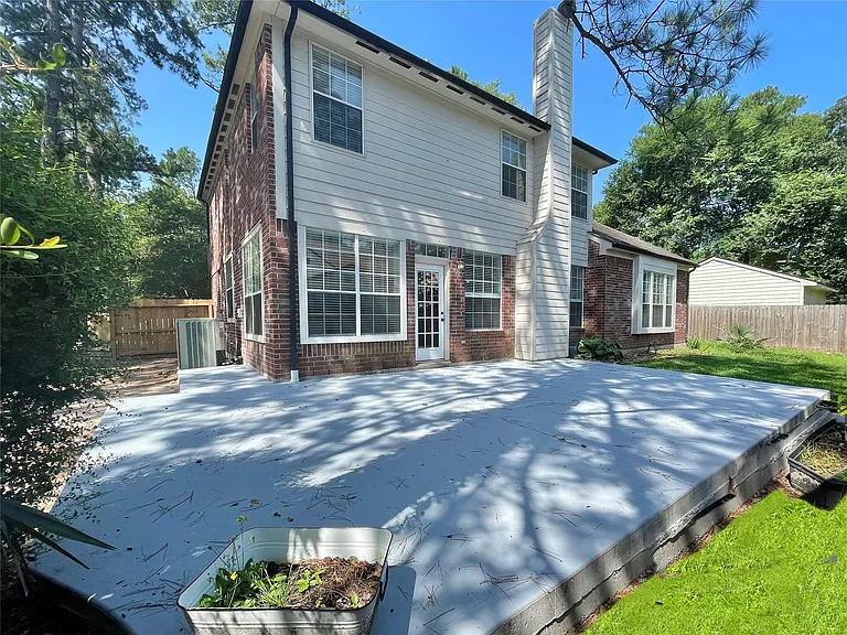 8 Greentwig Pl — Photo 33