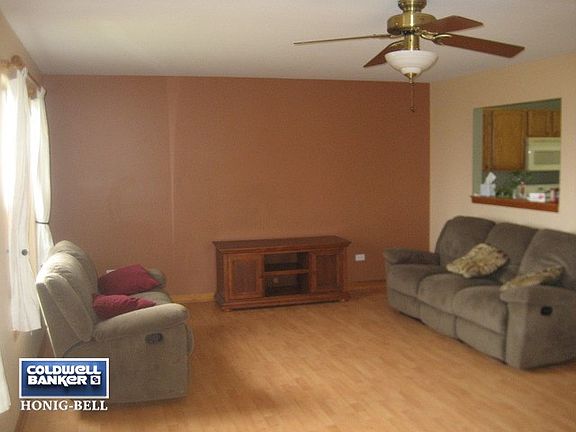 2nd image of 1900 Woodstock Ln
