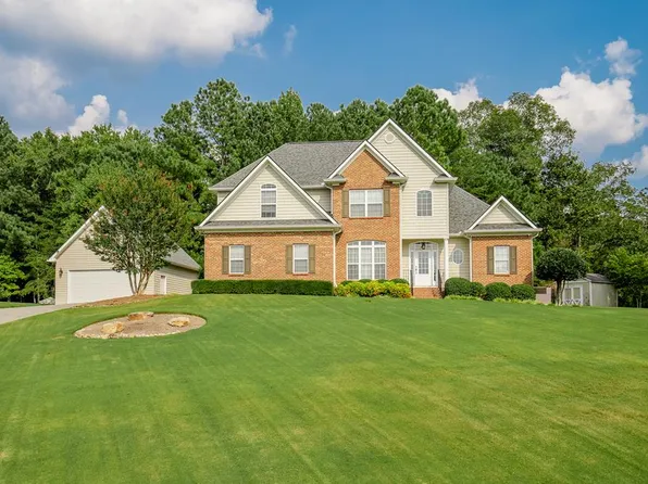 1009 Covington Dr, Rocky Face, GA 30740