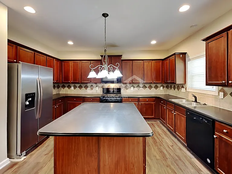 211 Sawtooth Ct — Photo 7
