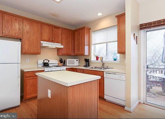 2nd image of 13033 Park Crescent Cir