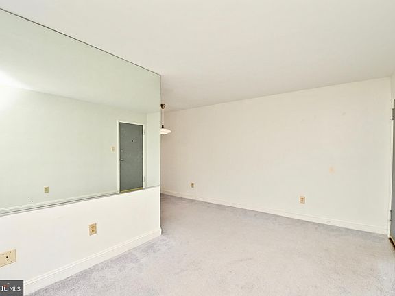 4th image of 2303 Farrington Ave APT 201