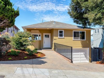 8901 Seneca St, Oakland, CA, 94605
