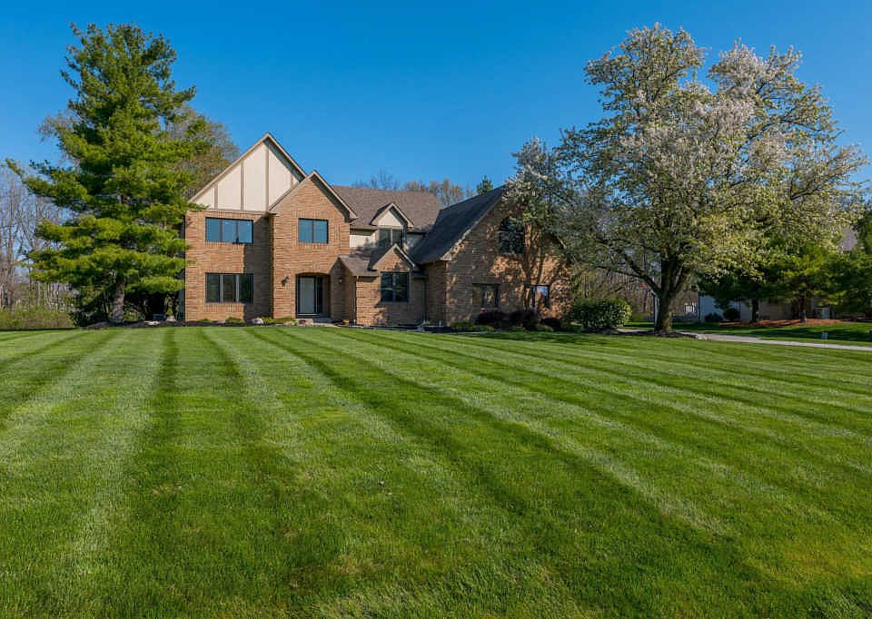 1st image of 285 Thornbury Ln