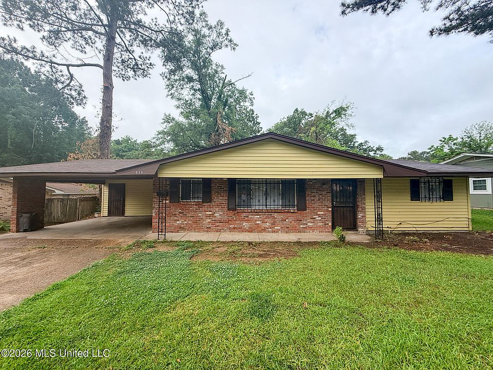 1st image of 939 Pine Lake Dr