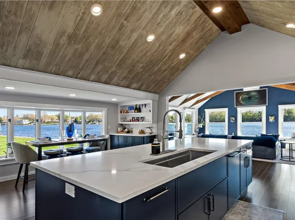 166 New Meadow Rd, Barrington, RI 02806