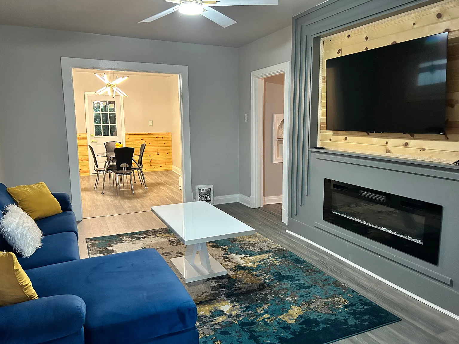 Newly Renovated bungalow — Photo 1