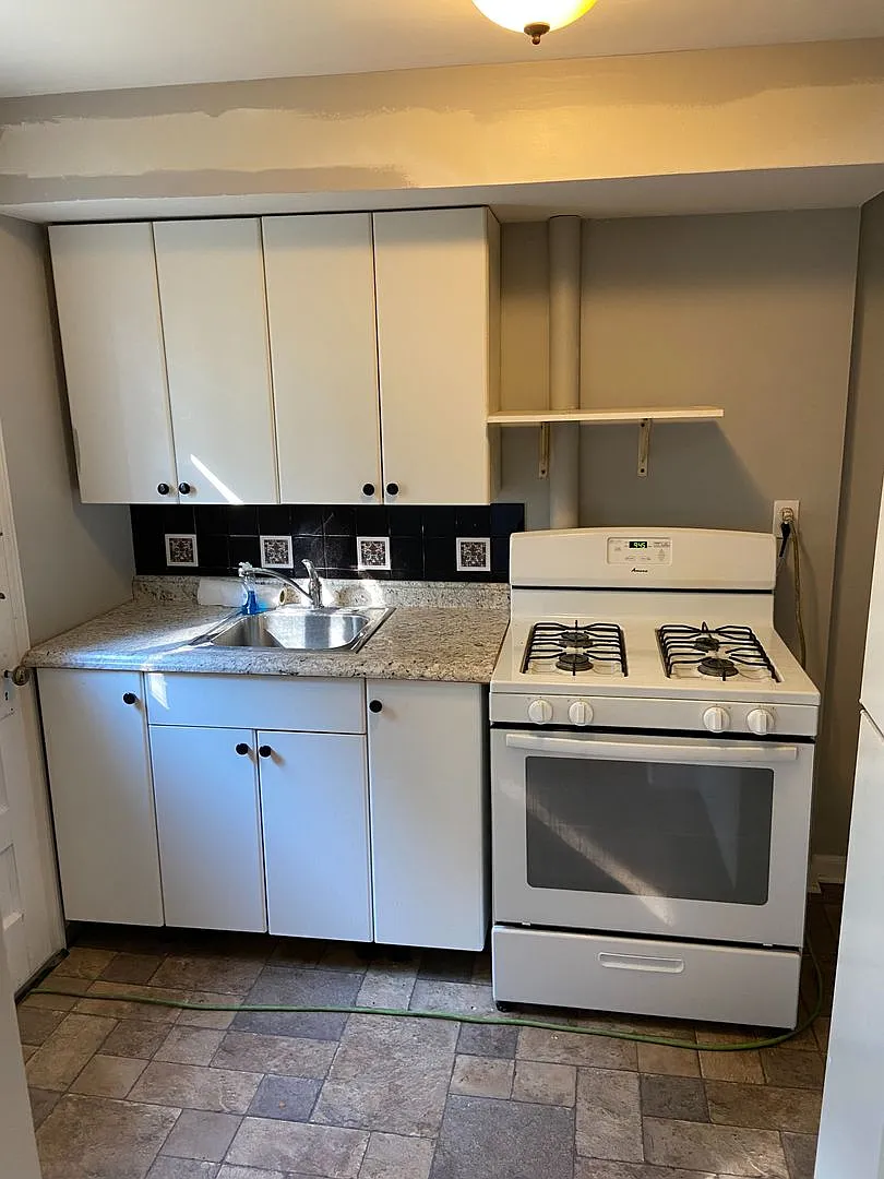 Cozy, Two Bed Available NOW! — Photo 4
