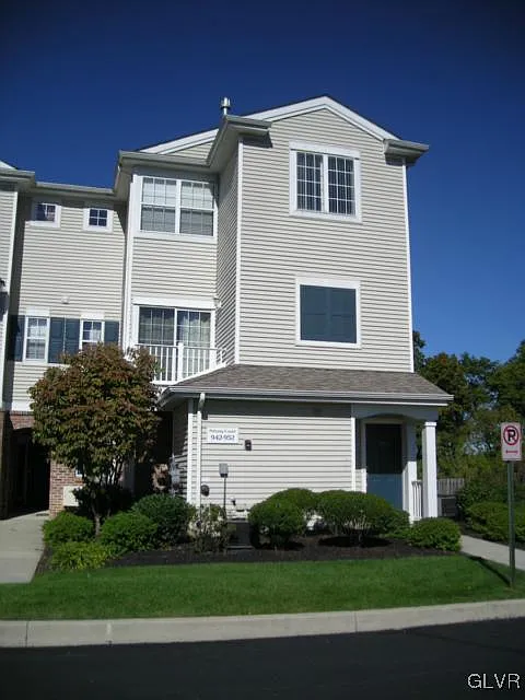 946 Nittany Ct S photo 1