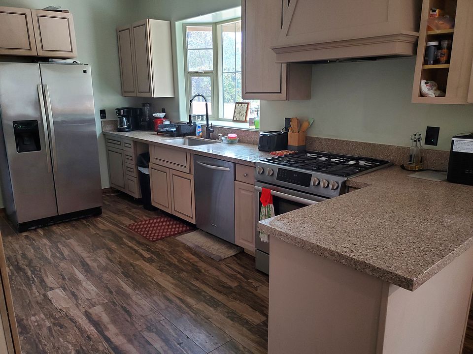 Fully stocked kitchen, can be emptied for the right tenant