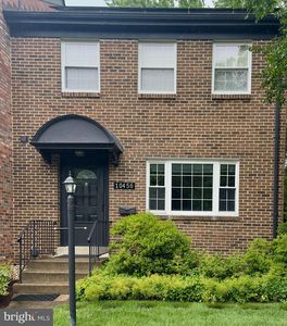 10456 Armstrong St, Fairfax, VA, 22030