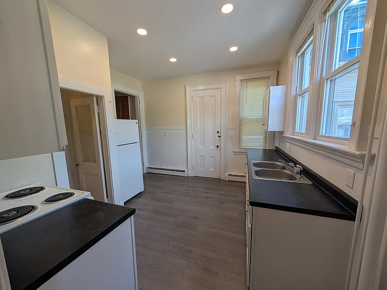 9 Walnut St #101 — Photo 8