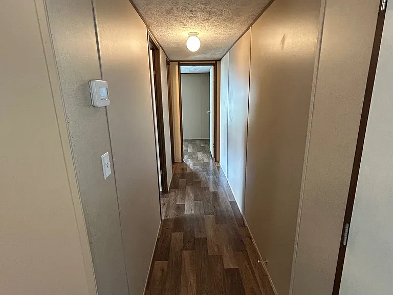 1048 Victoria St — Photo 7
