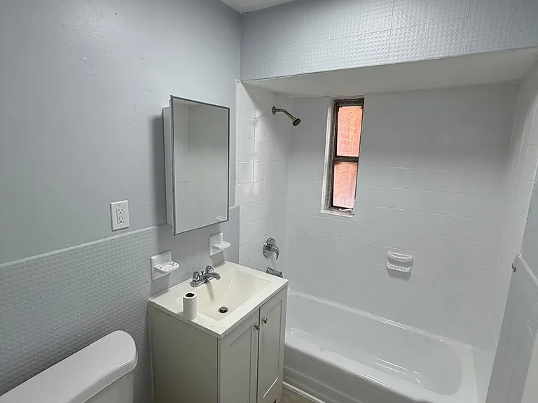 74 Park St #11 — Photo 4