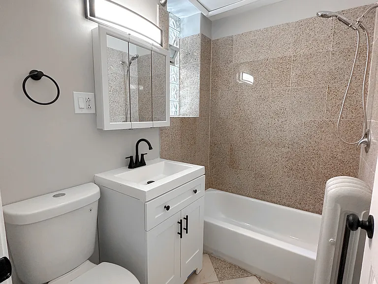 6207 N Winthrop Ave #30 — Photo 5