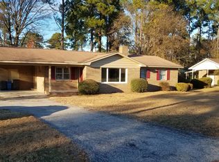 409 Homestead Dr, Fayetteville, NC 28303