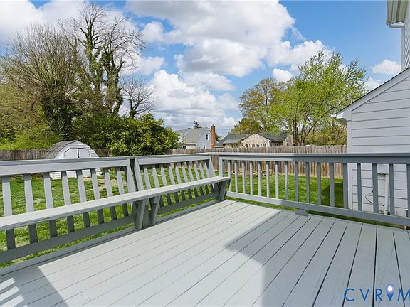 3rd image of 1318 Robindale Rd