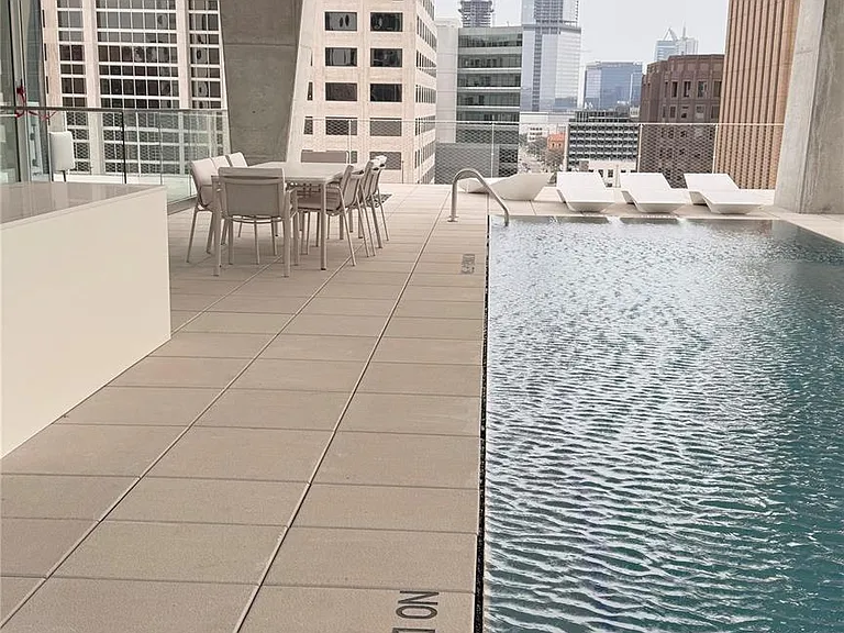 313 W 17th St #1502 — Photo 15