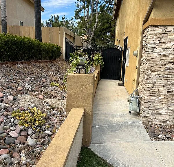 948 Martinique Dr — Photo 8