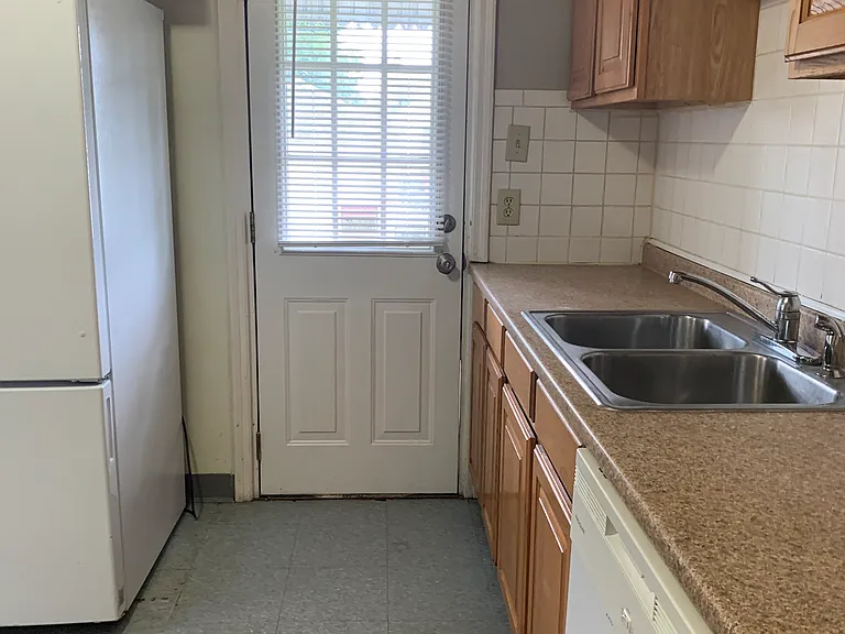 546 Butler Ave — Photo 10