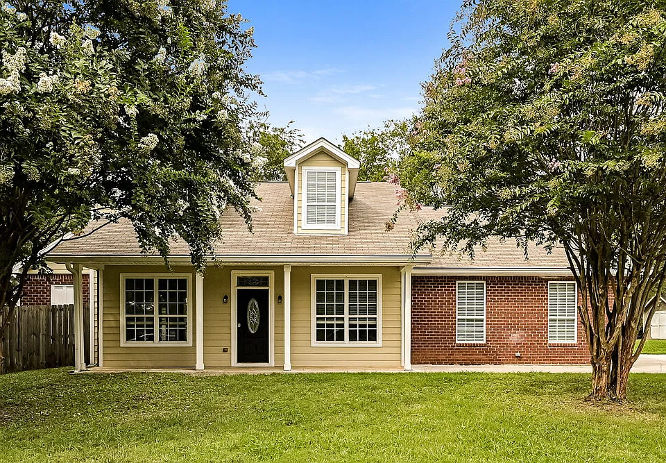 1102 Burlington Ct