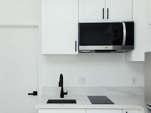 4th image of 22129 Bassett St #1/5