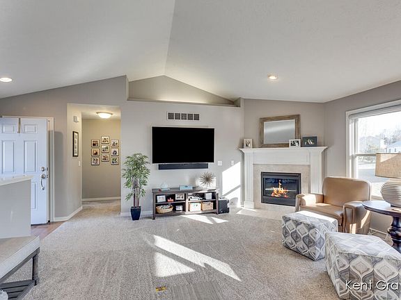 5th image of 1242 Millwood Dr NE