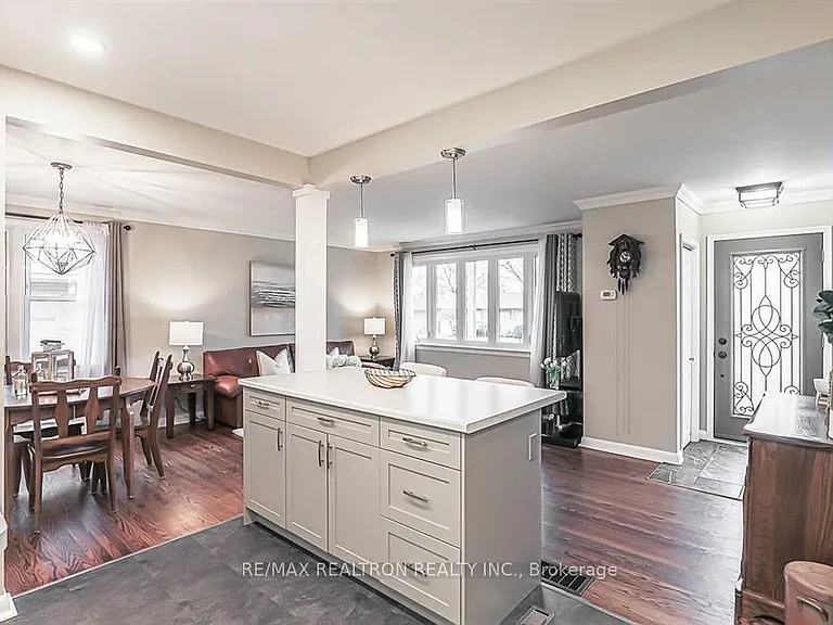 917 Henry St — Photo 14