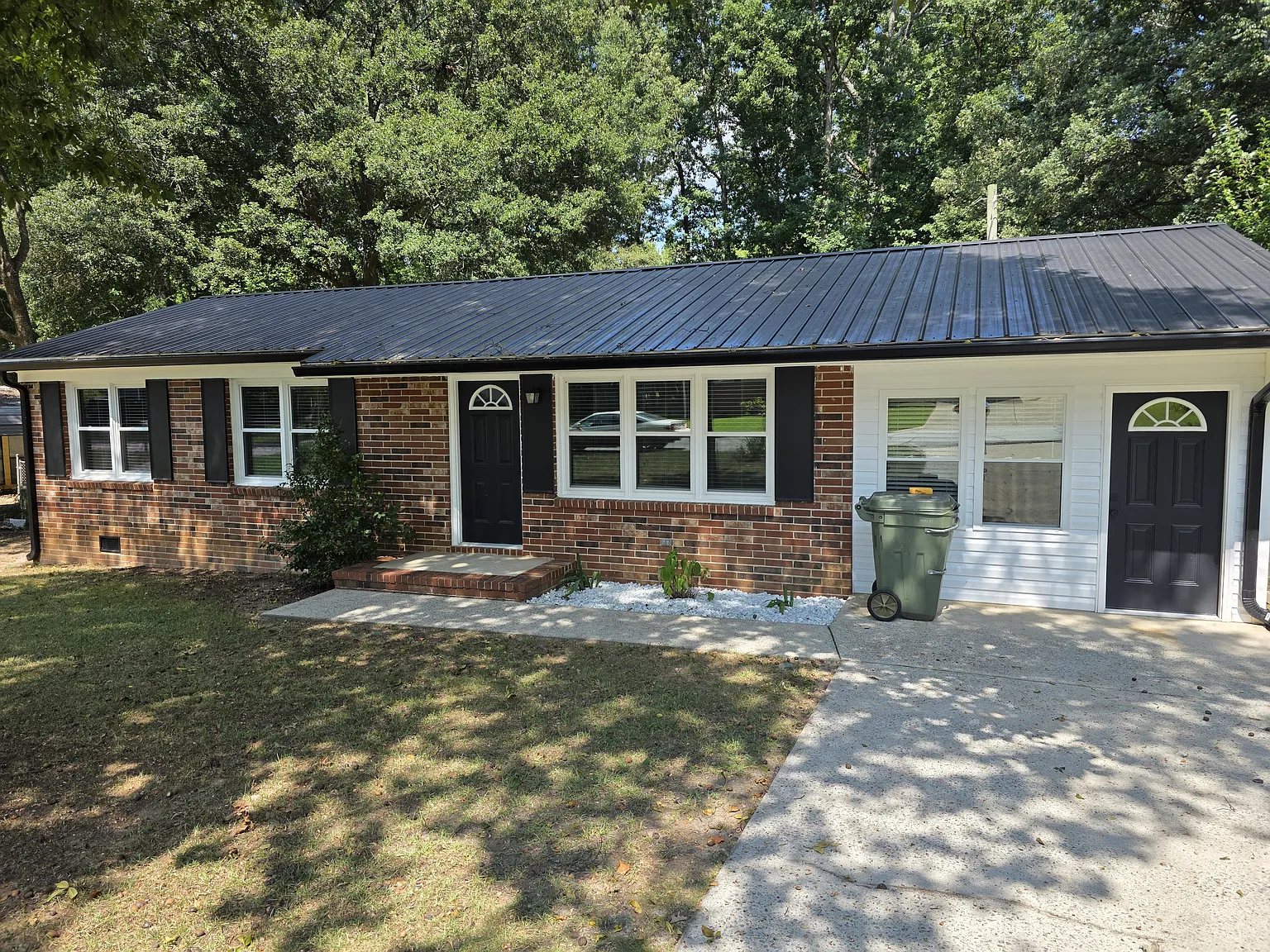 3 bed, 1300 sqft, $1,950 — Photo 2