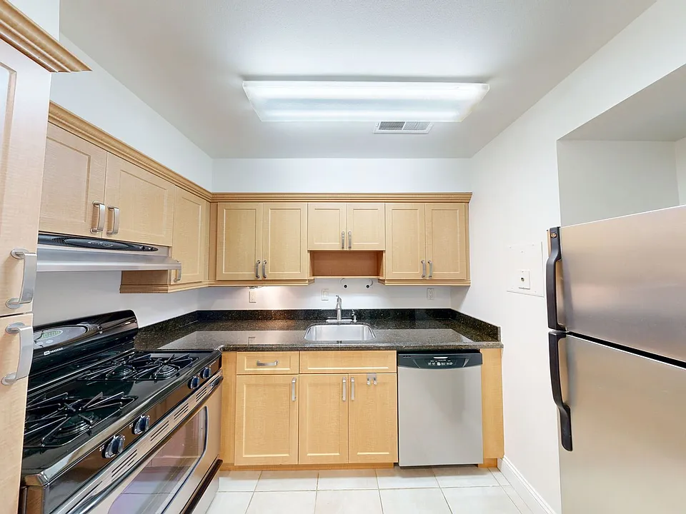 2114 Bonnywood Ln #202