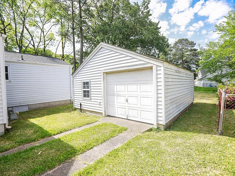 209 Pennington Blvd — Photo 2