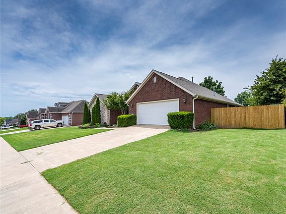 3rd image of 5005 Cortney Cir