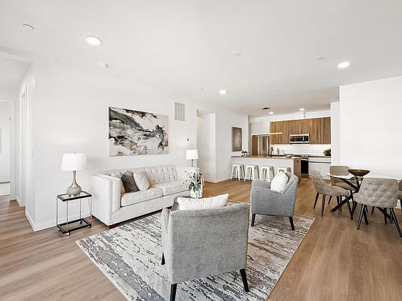 2nd image of 204 S Leavitt St #204