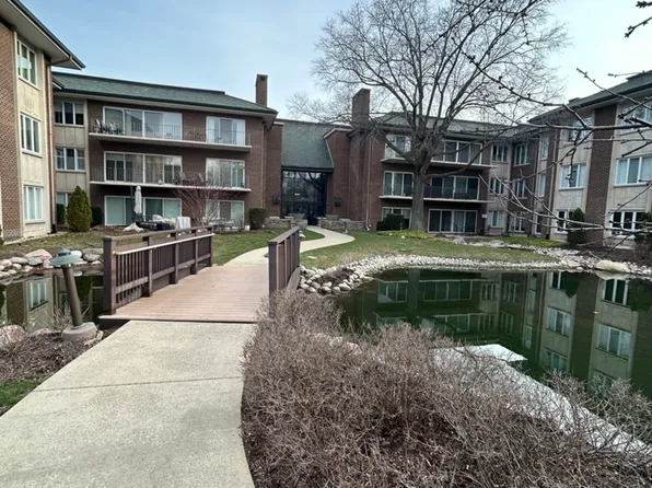 4 Oak Brook Club Dr APT G205, Oak Brook, IL 60523