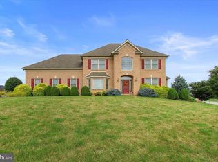 2707 Farnham Ln, York, PA 17408