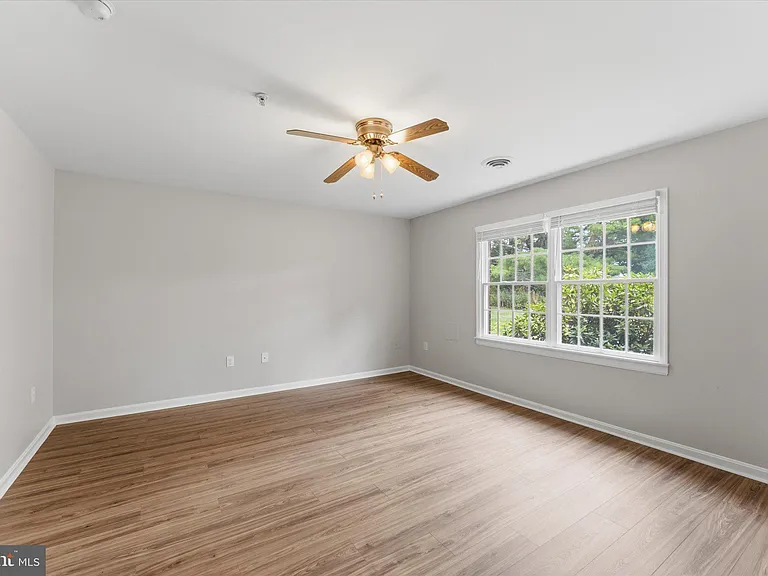 164 Chantilly Ct — Photo 23