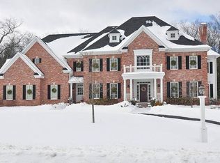 27 Stockbridge Dr, Avon, CT 06001