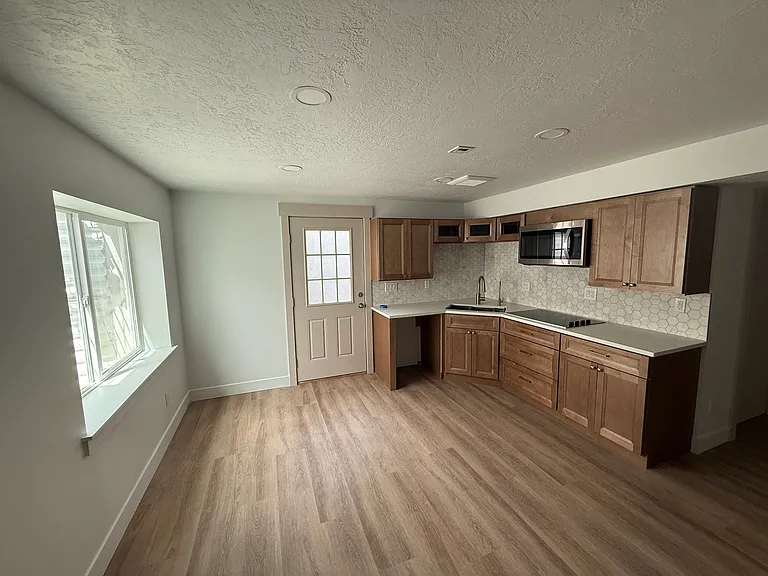 N Devers Dr — Photo 4