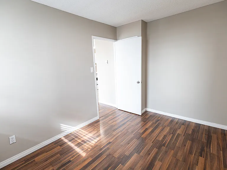 1122 8th Ave SW — Photo 20