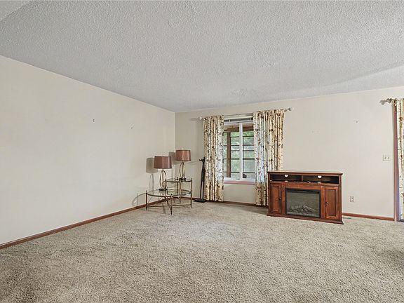 4th image of 1721 Applewood Pl NE #D