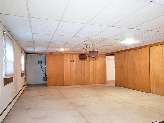 4th image of 2 Oak Dr