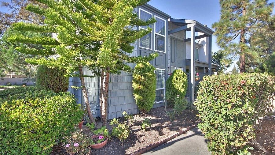 1st image of 951 Diaz Ln